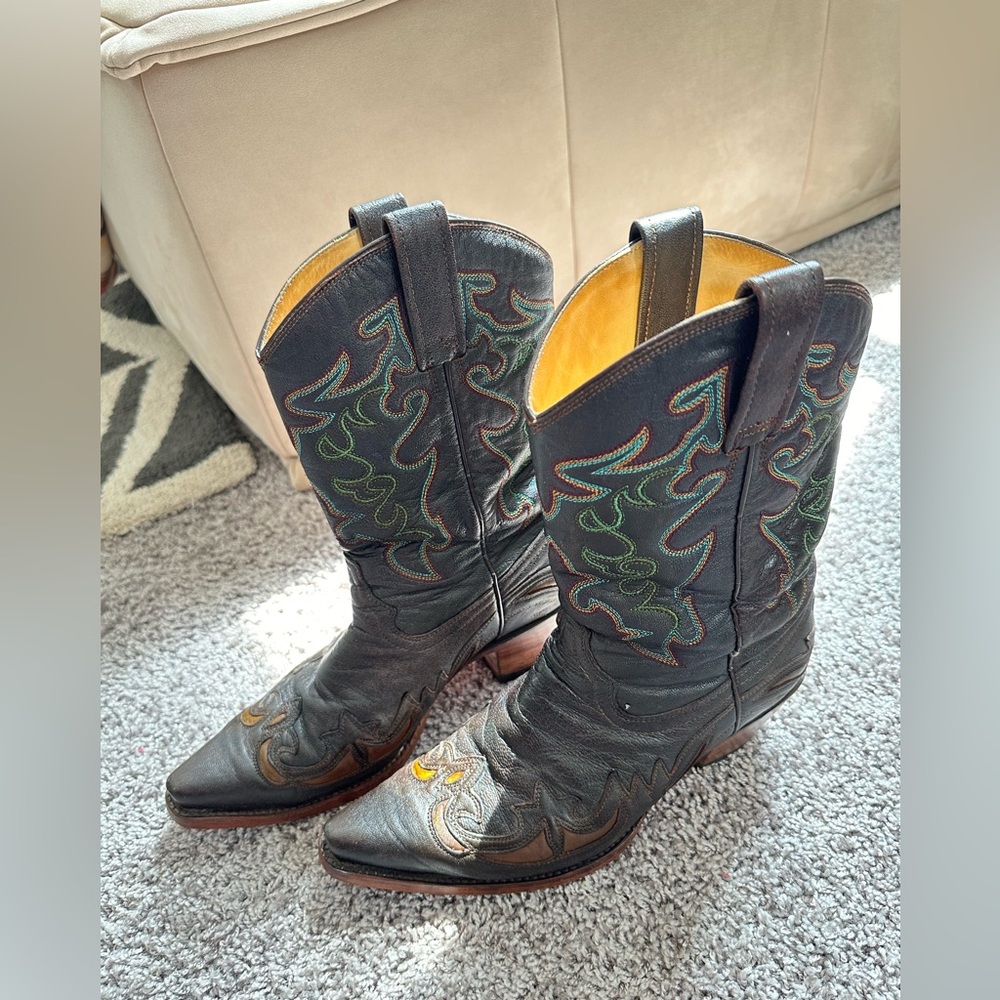 Vintage brown cowgirl boots
